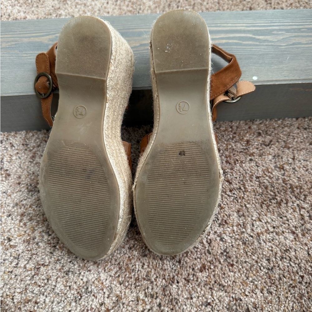 Women's Platform Sandals - Picture 6 of 6
